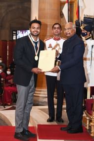 सुमित अंतिल ने जैवलिन थ्रो में पैरालंपिक 2020 का गोल्ड जीता जिसके लिए खेल रत्न दिया गया।